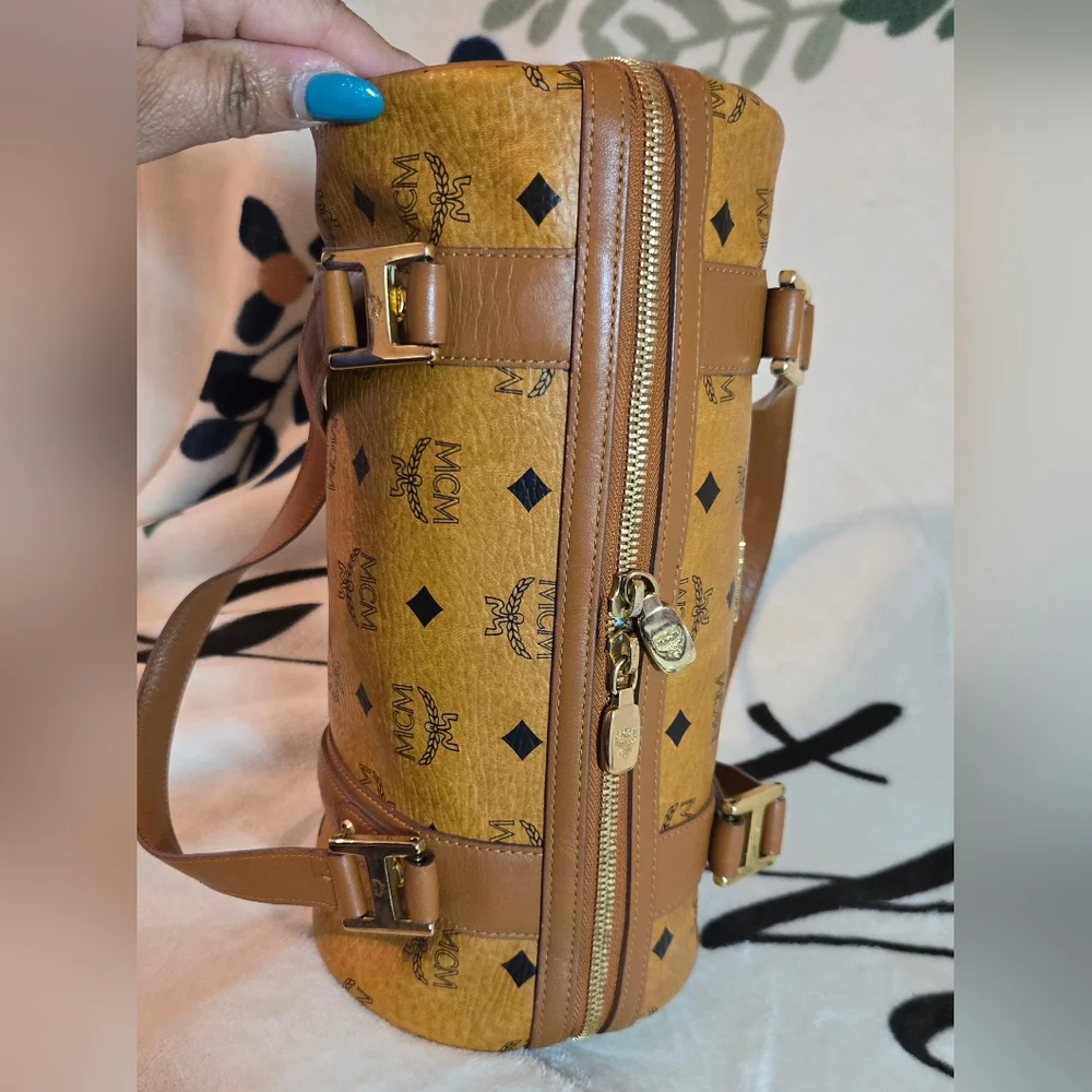 💯 Authentic MCM Visetos Leather Barrel Bag Cognac - Picture 5 of 15